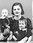 Firman Ad. Lidwall i Tidaholm etablerades 1862. Mivis Lidwall f. 1856 och Adolf Lidwall drev den tillsammans med sin dotter Signe.