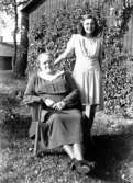 Hedvig och Eira 1945.

Mor och dotter.