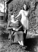 Hedvig och Eira 1945.

Mor och dotter.