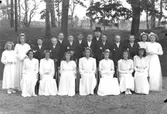 Konfirmation i Bellefors, Ekeskog.
Kyrkoherde Evald Svensson
4. Vivi Johansson
5. Marianne Eklind
12. Harry Stålnacke
13. Bosse Pettersson
18. Harald Karlsson