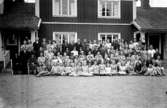 Bilden tagen vid en söndagsskolefest vid Brännemo skola.
Signe Larsson och Lennart Gustavsson med på bilden.