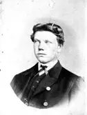 Frans Theodor Jonsson.
Född i Kroksjöhult, Älgarås, juldagen 1851. Död 1922.

1885 ordförande i kommunalstämma och kommunalnämnd.
1894 landstingsman.
Ordförande i Hova tingslags vägstyrelse.
Kassaförvaltare för Hova tingslags tingshus och läkarebostadskassa.
Vid riksdagsmannaval uppställd som kandidat på de moderatas lista.