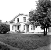 Skara. 
Kvarteret Jupiter nr. 5.
Bommagatan 10, gårdshuset, västra fasaden.