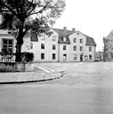 Skoltorget med Trybomska huset t.v.