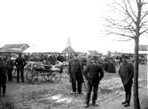 Karin Bäckström f. 1880 drev fotoateljé på Vasagatan 5 i Töreboda. Hon tog över den av sin far Thure Bäckström, som hade etablerat firman 1886, och hon drev den mellan 1896 -1916.
Karin Bäckström gifte sig år 1917 med John Knape.