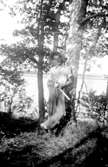 Karin Bäckström f. 1880 drev fotoateljé på Vasagatan 5 i Töreboda. Hon tog över den av sin far Thure Bäckström, som hade etablerat firman 1886, och hon drev den mellan 1896-1916.
Karin Bäckström gifte sig år 1917 med John Knape.