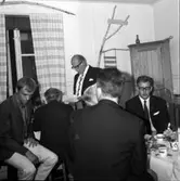 2002-07-03,AS. Thure Elgåsen. f. 26/6-1910. d. 6/9-1985. Tivedenkännare, konsthantverkare, scoutledare, hembygdsföreningsman. Övrig information se personarkiv i Västergötlands museum, Skara.