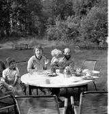 Thure Elgåsen. f. 26/6-1910. d. 6/9-1985. Tivedenkännare, konsthantverkare, scoutledare, hembygdsföreningsman. 
Övrig information se personarkiv i Västergötlands museum, Skara.