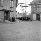 Seminarievaktmästare Rudolf Anderssons jordfästning, december 1951. Skara.