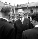 Gustaf VI Adolf, f. 11 november 1882, d. 15 september 1973, 
Sveriges kung från 1950, son till Gustaf V och drottning Victoria.