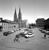 Skara. Domkyrkan från torget.