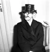 Skara. 
Möhippa på Järnvägshotellet 21.9.1964.