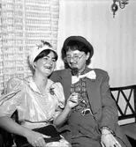 Skara. 
Möhippa på Järnvägshotellet 21.9.1964.