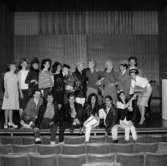 Utsparksfest 27/5 1964. 
Aktörer vid scenframträdande.