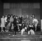 Utsparksfest 27/5 1964. 
Aktörer vid scenframträdande.
