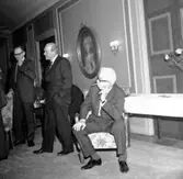 Skara. 
Idrott: 
Gamla SI-kamrater 1965: 
Moppe Rönningberg mellan två 