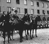 Skara. 
Olympiska elden i Skara 1956.

Olympiska ryttarspelen: De australiska karantänbestämmelserna för hästar gjorde det 1956 i praktiken omöjligt att genomföra tävlingarna i ridsport i Melbourne,
varför i stället särskilda olympiska ryttarspel anordnades i Stockholm.
http://www.ne.se/jsp/search/article.jsp?i_art_id=275790