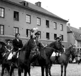 Skara. 
Olympiska elden i Skara 1956.

Olympiska ryttarspelen: De australiska karantänbestämmelserna för hästar gjorde det 1956 i praktiken omöjligt att genomföra tävlingarna i ridsport i Melbourne,
varför i stället särskilda olympiska ryttarspel anordnades i Stockholm.
http://www.ne.se/jsp/search/article.jsp?i_art_id=275790