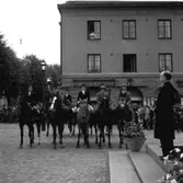 Skara. 
Olympiska elden i Skara 1956.

Olympiska ryttarspelen: De australiska karantänbestämmelserna för hästar gjorde det 1956 i praktiken omöjligt att genomföra tävlingarna i ridsport i Melbourne,
varför i stället särskilda olympiska ryttarspel anordnades i Stockholm.
http://www.ne.se/jsp/search/article.jsp?i_art_id=275790