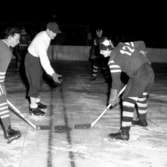 Skara. Ishockey: Invigning av Petersburgsbanan 1953.