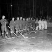 Skara. Ishockey: Invigning av Petersburgsbanan 1953.