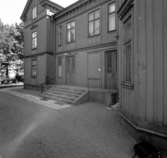Skara. 
Hantverksföreningens hus på Gunnar Wennerbergsgatan 9, 1967. 
Bostadshus uppfört 1895 efter ritning av byggmästare F.A. Wahlström. 
Stadsäga 210.