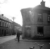 Skara. Marumsgatan, Qvänsels hörn. OBS telestolpe, togs bort i början av 1940-talet.