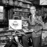 Företag och företagare. 
Cykel- och sporthandlare Eric Johansson, 1958.