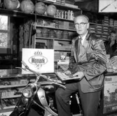 Företag och företagare. 
Cykel- och sporthandlare Eric Johansson, 1958.