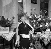 Barnmorskan Fru Lidbom 90 år 1958. (?).