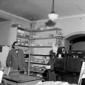 A. Granqvist & Co. Pappershandel - butiken före ombyggnaden 1955. 
Till vänster Anders Granqvist och Erik Hendén.