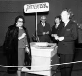 Skara. Mejeriförbundets ostmässa i Idrottshallen 19-20 november 1966.