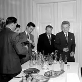 Bl.a. ägare Petersson och bilmekaniker Ebbe Johansson.