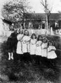 Anna och Gustav Perssons barn i Ögården. Lilly, Torsten, Astrid, margit, Ingeborg, Gertrud, Ingrid och Ragnhild.