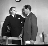 Skara. 
Skara fotoklubb möte hos Jarls konditori (1950?), prisutdelning.