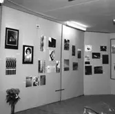 Skara. 
Skara fotoklubbs jubileums-utställning i f. d. Josef Johanssons bilförsäljnings lokaler. 4-11 november 1959. 
15-års jubileum.