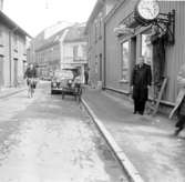 Urmakare Torsten Lidén på Hindsbogatan, 1951.