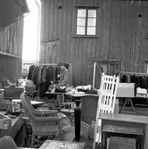 Skara. Lions club, loppmarknad på Lindmarks bakgård 10/5 1958.