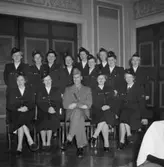 Skara Lottakår.
Lottafest 26/2 1952. 
Stående från vänster: lottorna Storm, Tufvesson, Wilson, Eriksson, Johansson, Johnson, Johansson, Winberg, Larsson. Sittande från vänster: Johansson, Jarl, Lindén, Junskog.