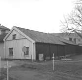 Ida Levins karamellfabrik i den lite skymda byggnaden med skorsten.