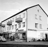 Jarls Konditori och Esso.