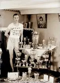 Löparfenomenet Eric Backman, 
Vann vid olympiaden i Antwerpen 1920 fyra olympiska medaljer, ett silver och tre brons. 
Deltog i 40 tävlingar 1922 då han segrade i 36 och i de övriga blev han 2:a.
Född 18 maj 1896 i Acklinga socken, 
död 29 juni 1965.