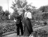 Sune Florén på pappas arm.