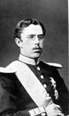 2001-09-04, AS. Gustaf V, f. 16 juni 1858, d. 29 okt. 1950, Sveriges kung från 1907, son till Oscar II och drottning Sofia. 
http://www.ne.se/jsp/search/article.jsp?i_art_id=188481