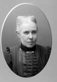 Fru Agnes Gerda Ulrika Häggander född König.

Charlotte Hermanson, f. 1852, drev fotoateljé på Torggatan 47 i Skara under åren 1885-1916. Filial i Lundsbrunn.
