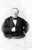 Landskamrer Oldberg Nyköping.

Axel Larsson övertog fotoateljén av sin av syster Laura Larsson som startade och drev den första fotografiska ateljén i Åmål 1860-1864.