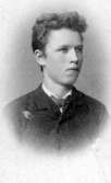 Albin Ohlsson skräddare.

Charlotte Hermanson, f. 1852, drev fotoateljé på Torggatan 47 i Skara under åren 1885-1916. Filial i Lundsbrunn.