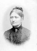 Fru Hedvig Petterson född Arvidsson.

Charlotte Hermanson, f. 1852, drev fotoateljé på Torggatan 47 i Skara under åren 1885-1916. Filial i Lundsbrunn.