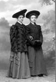 Hilma Roos & Hillerström.

Hilda Kuylenstjerna drev fotoateljé på Allégatan 1 i Borås. Firman etablerades 1886.