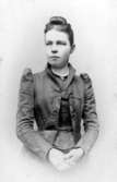 Fröken Hilda Sandberg telefonist.

Charlotte Hermanson, f. 1852, drev fotoateljé på Torggatan 47 i Skara under åren 1885-1916. Filial i Lundsbrunn.